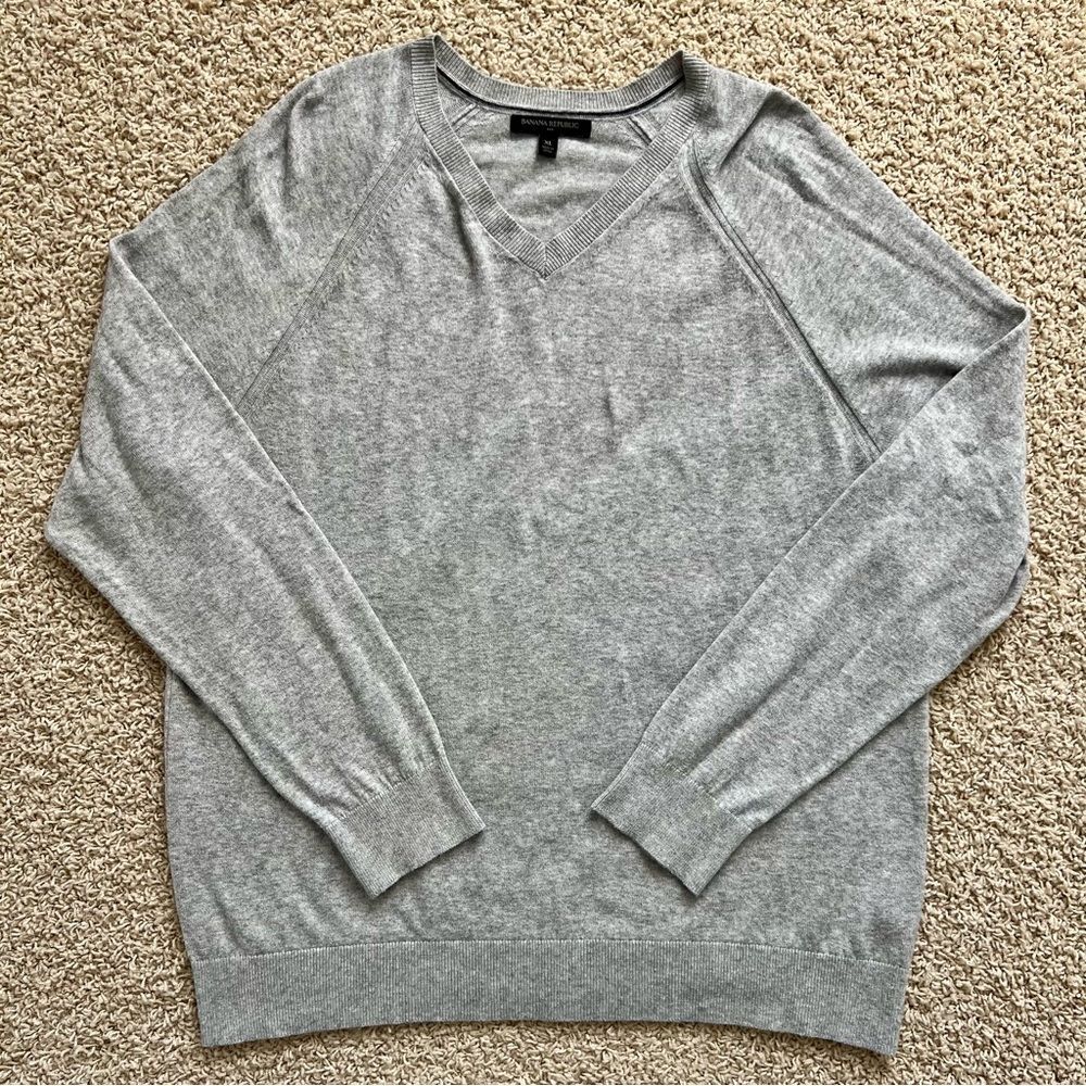 BANANA REPUBLIC VNeck Sweater Light Heather Gray Size XLarge